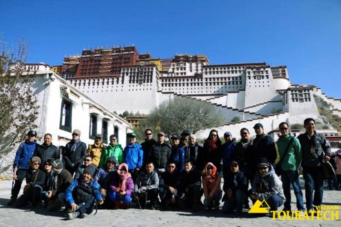 Kỳ 3 hành trình chinh phục 'nóc nhà thế giới': Vượt qua băng tuyết, đường xá hiểm trở đến thủ phủ của Tây Tạng
