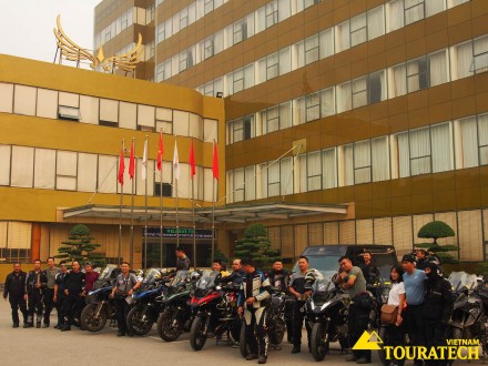 Đoàn xe mô tô đông nhất đầu tiên của người Việt đi chinh phục Tây Tạng